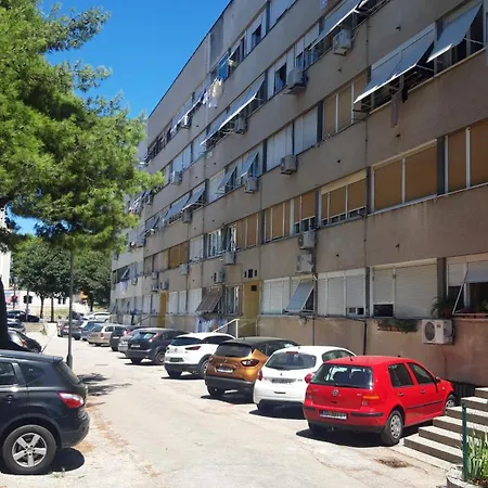Golden Sunlight Apartment Split